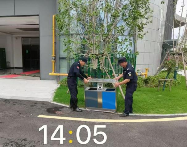 C:/Users/BA/Desktop/風(fēng)雨過(guò)后南京保安迅速行動(dòng)，恢復(fù)安“寧”面貌/4.jpg4